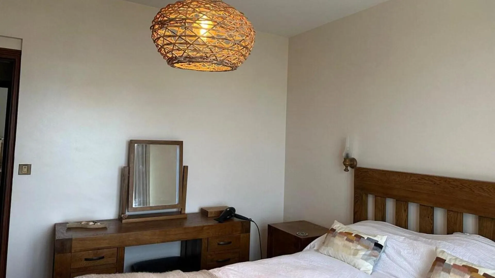 5 Bed-Sleeps 9-Sea View-Beach-Free Parking Plozevet