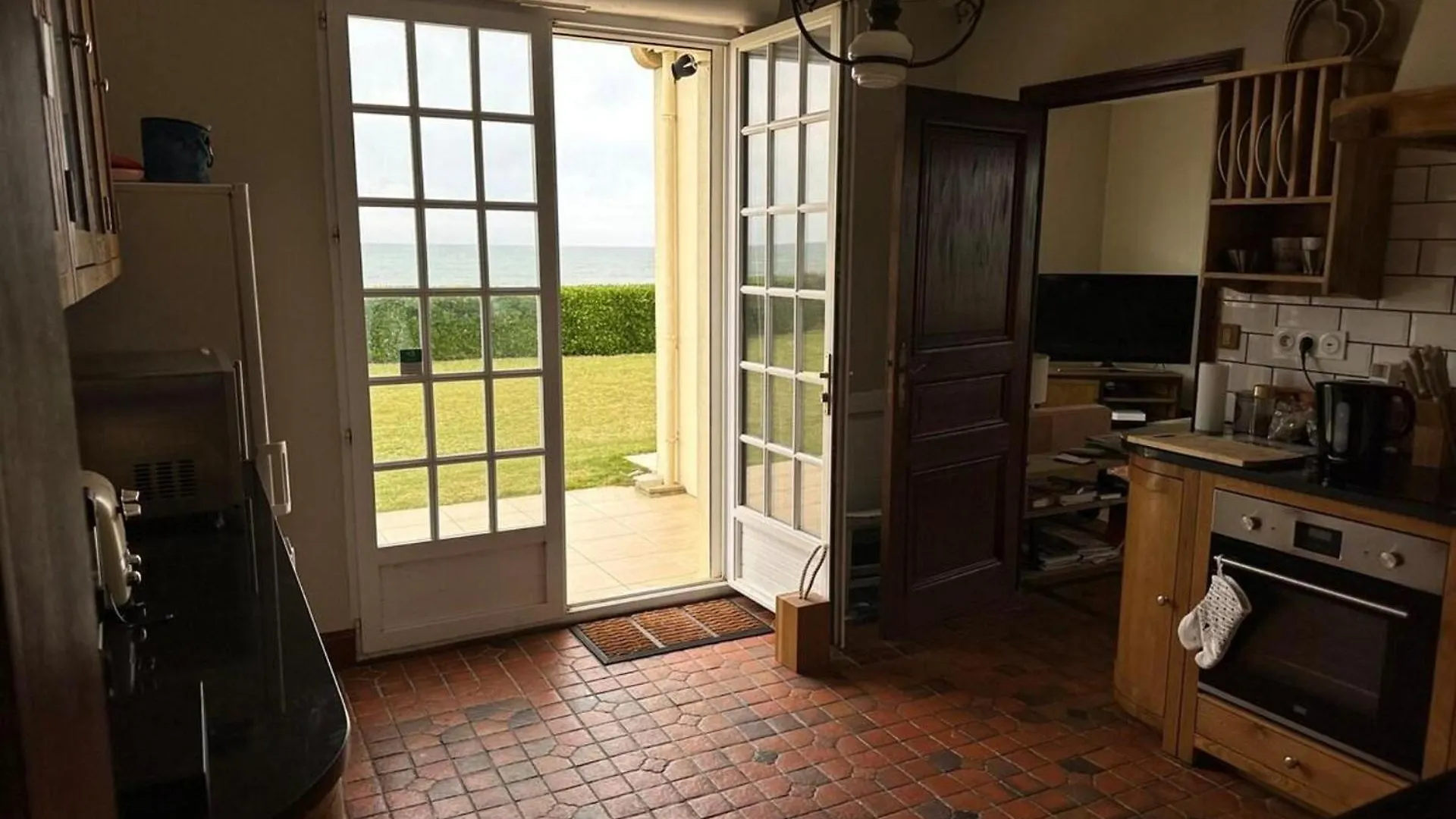 5 Bed-Sleeps 9-Sea View-Beach-Free Parking Plozevet Holiday home