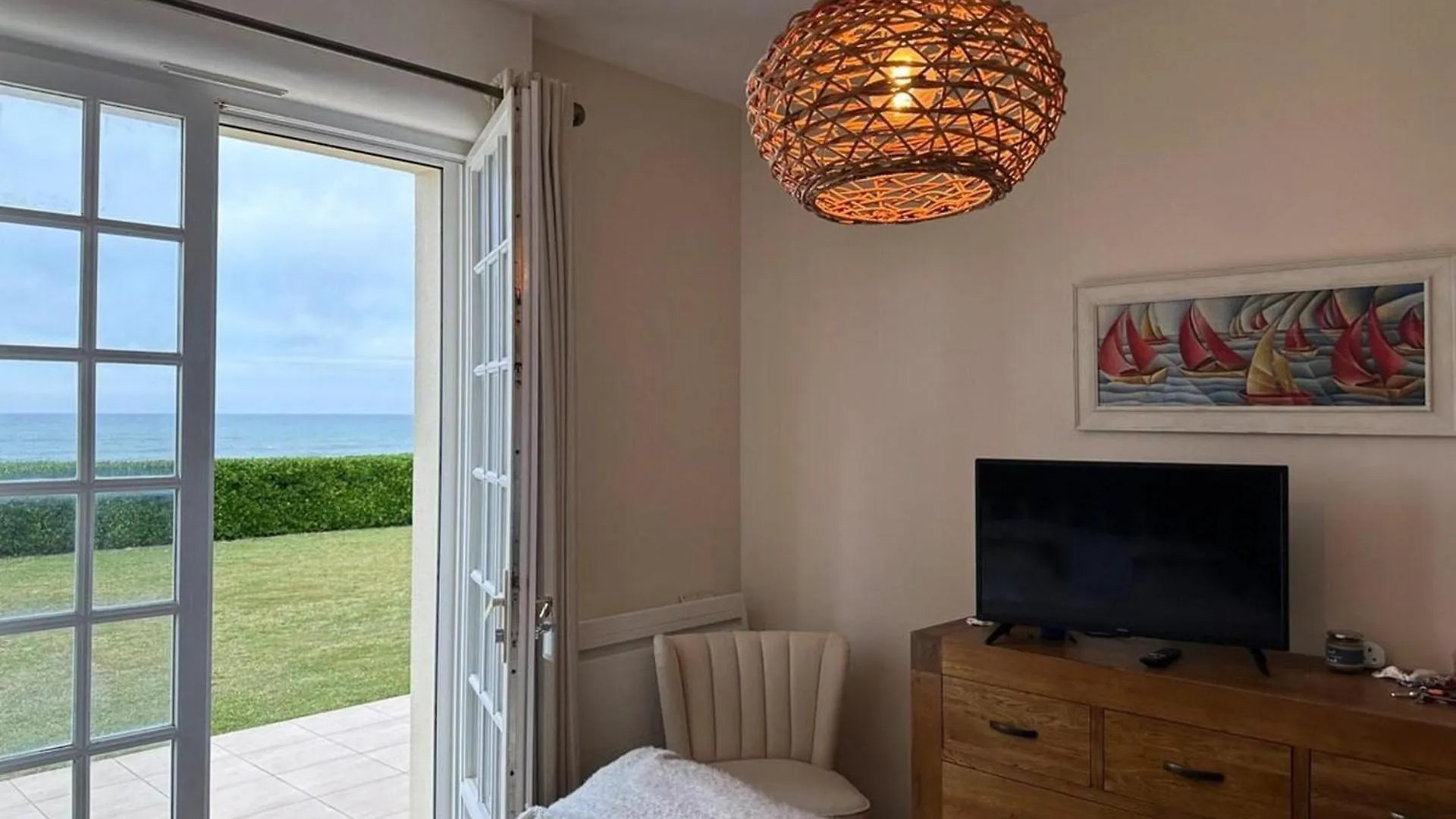 5 Bed-Sleeps 9-Sea View-Beach-Free Parking Plozevet France