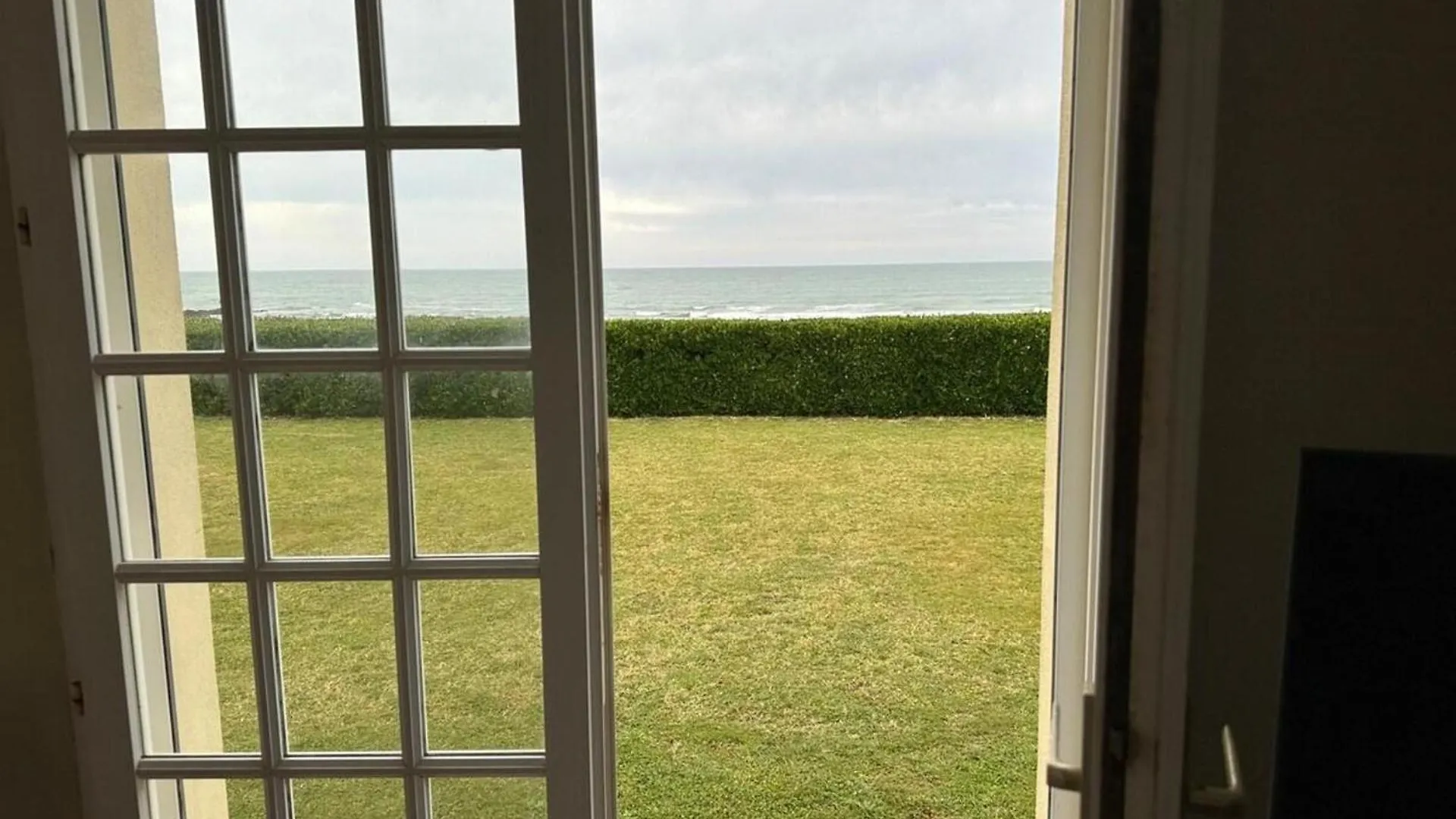 5 Bed-Sleeps 9-Sea View-Beach-Free Parking Plozevet Holiday home